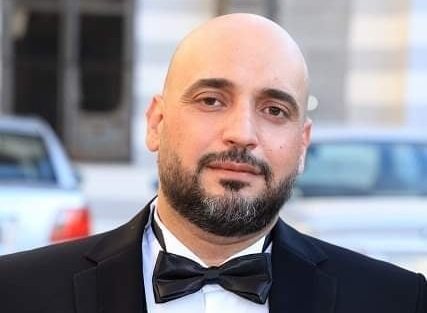 صورة توضيحية - الكاتب حسام الصعوب علاقتي بالقلم والورقة كعلاقة الصوت بالحبيب والكتابة جمعت بين فكري وإحساسي