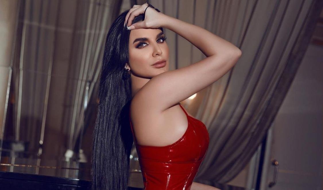 صورة توضيحية - Model Mira Loves Distinction and Differences in all Domains of Life