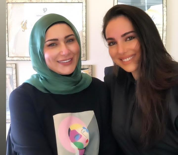 صورة توضيحية - خبيرة التاتو هدى داغر تستضيف الإعلامية ساشا دحدوح في مركزها
