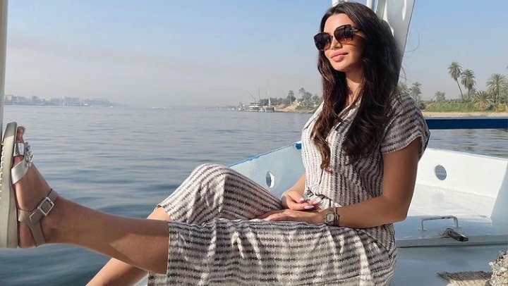 صورة توضيحية - الراقصة جوهرة في نزهة بحرية.. وإطلالتها تخطف الأنظار