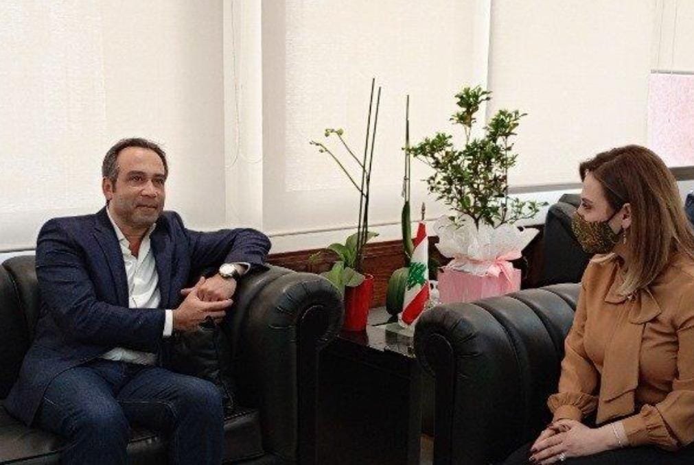 صورة توضيحية - زار رئيس نادي الأنصار نبيل بدر مقر وزارة الشباب والرياضة حيث كان في استقباله الوزيرة فارتينيه أوهانيان.
