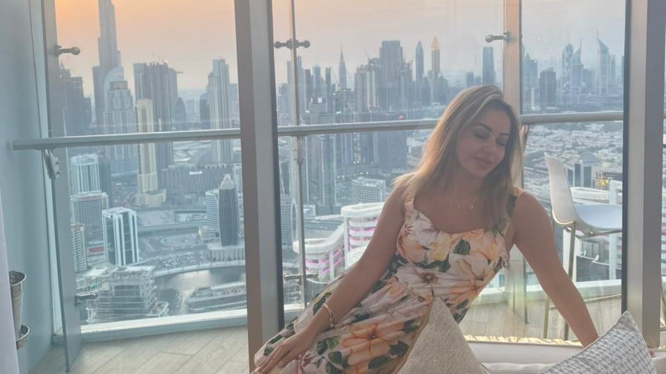 صورة توضيحية - سيدة الأعمال أية حداد بإطلالة جذابة خلال احدث جلسة تصوير