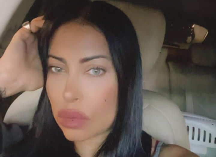 صورة توضيحية - الإعلامية نورا الأكرمي المعروفة بـنورة العكرمي تكشف الستار عن غلاف مجلتها الجديد