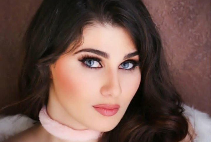 صورة توضيحية - Businesswoman, Laura Jarjour, Owner of LJ.Wear Trademark Won the Youngest Leading Arab Businesswoman Award