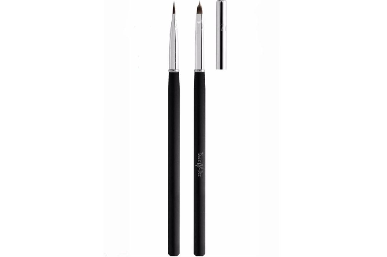 صورة توضيحية - ‏ Tip and Blend Perfect Lips Brush من Face of Dee المنتج الأول في السوق الجمالية