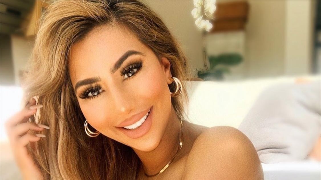 صورة توضيحية - خبيرة المكياج جينا بادين Gina Badhen تولي أهمية ة للأعمال الخيرية