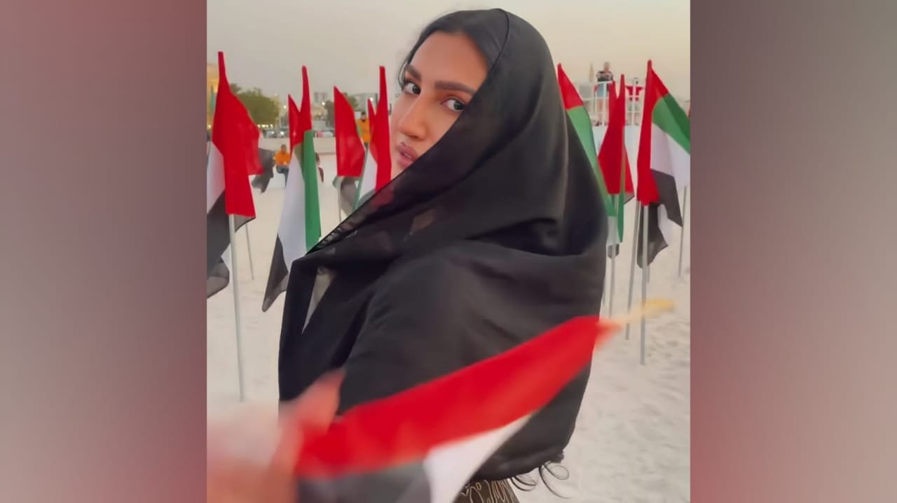 صورة توضيحية - المؤثرة كارول عطية تخطف الأنظار بالعباءة الخليجية