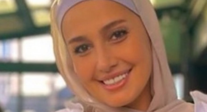 صورة توضيحية - حلا شيحة تؤدي مناسك العمرة