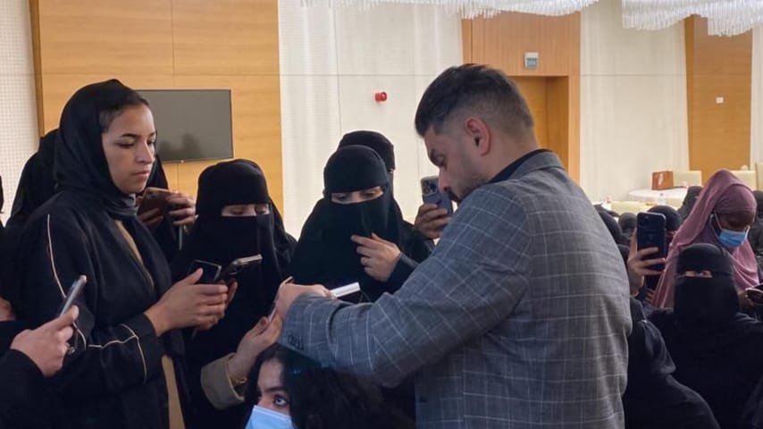 صورة توضيحية - خبير الشعر أحمد سليمان يقدّم ندوة في المملكة السعودية