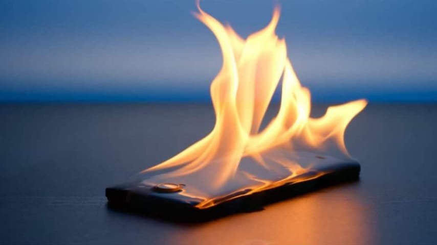 صورة توضيحية - محمد خليل يجب أخذ الحذر من ارتفاع حرارة الهواتف