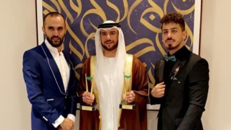 صورة توضيحية - الإعلاميان زاريه باريكيان و بدوان شحميني يكرّمان سعادة عيسى بن عبدالجليل الفهيم
