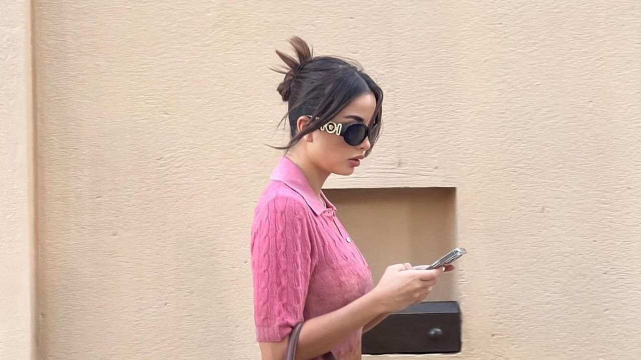 صورة توضيحية - جوليا حسين تتألق بإطلالة من توقيع Etro
