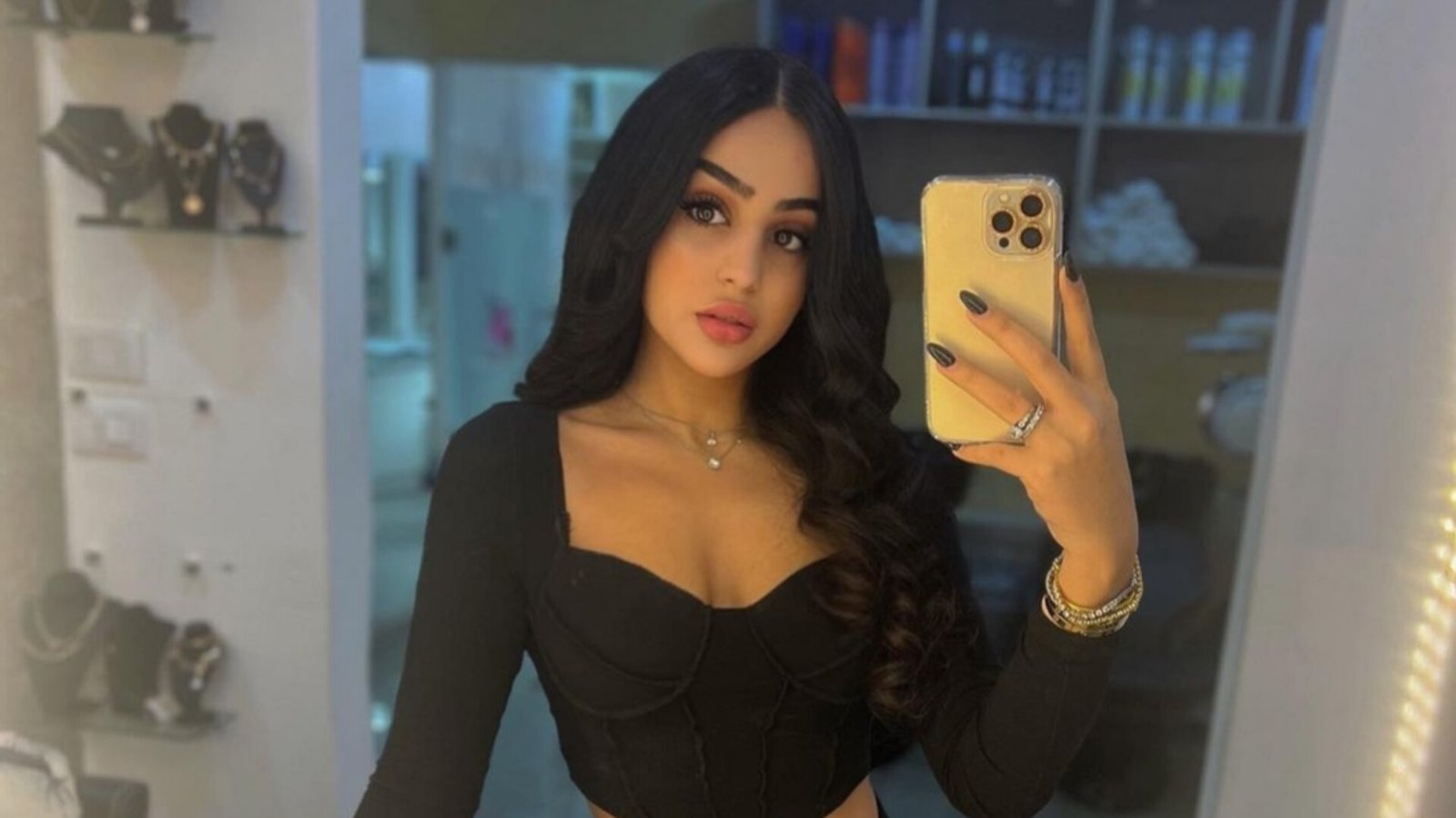 صورة توضيحية - تيا دحبول تواصل مشوارها الواعد في عالم التجميل