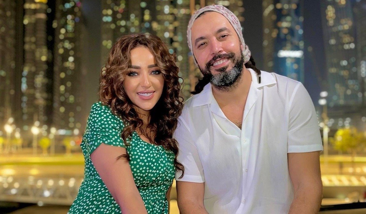 صورة توضيحية - عبد الفتاح الجريني بإطلالة جديدة رفقة زوجته جميلة البدوي