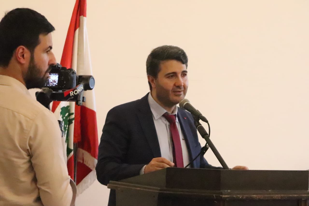 صورة توضيحية - أنطوان يزبك لن ينقطع الوتر لأحمد دهيني رواية خارقة تجمع بين الفلسفة والحب والمافيا